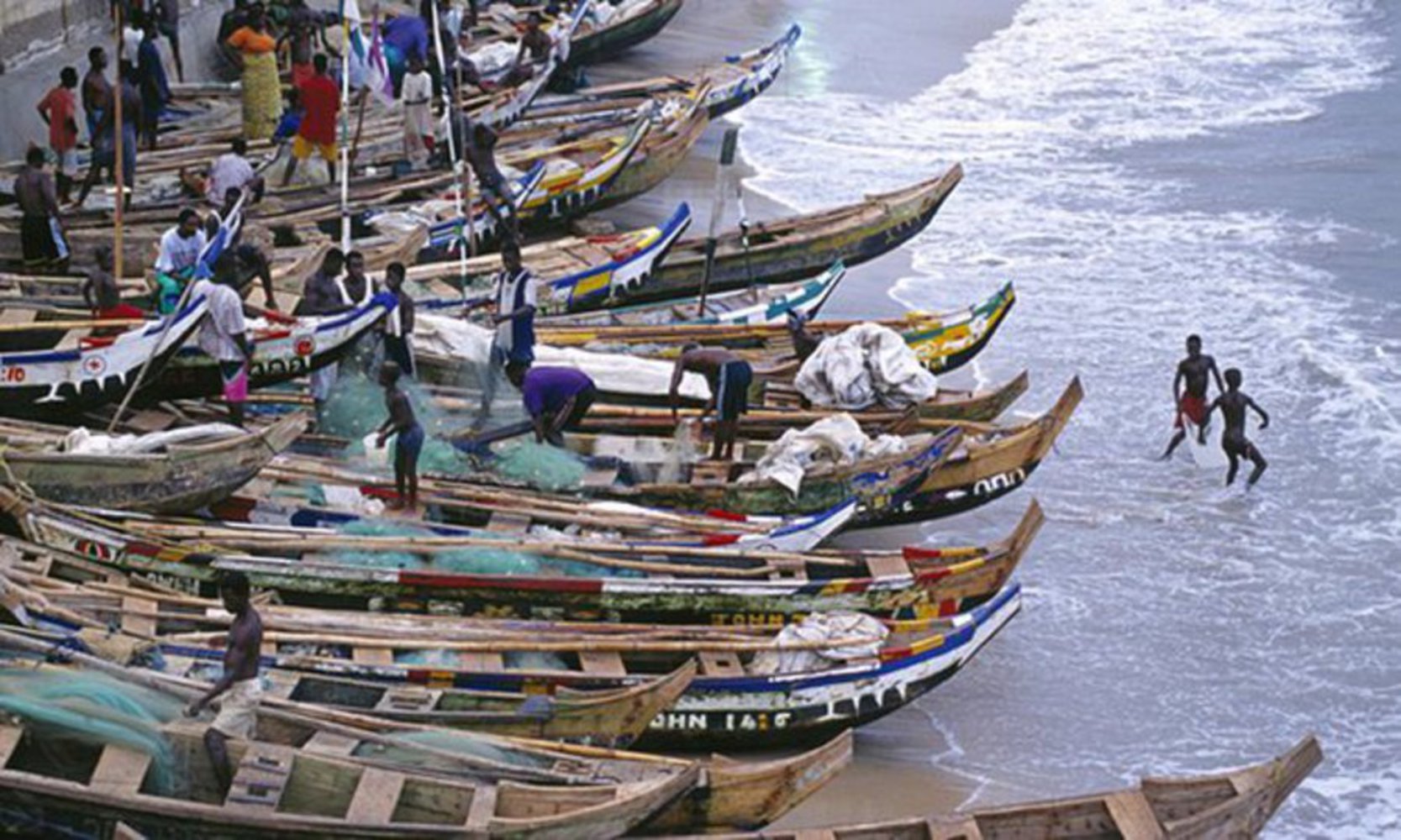 Ghana fishermen with long 014.thumb